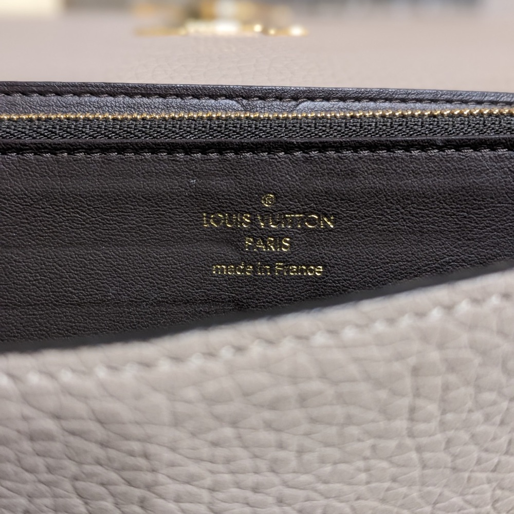 LOUIS VUITTON Capucines Wallet w/ Dust Sleeve - Picture 3 of 9